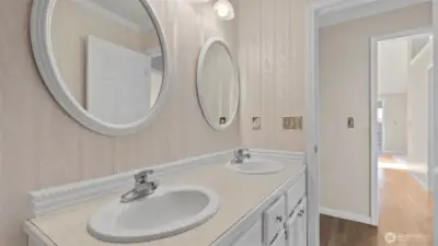 Main level bath