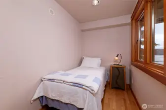 Smallish guest room with a fine view. Bunkbeds would work well here too!