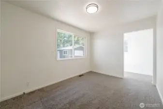 2nd Bedroom w/ Walk-in Closet
