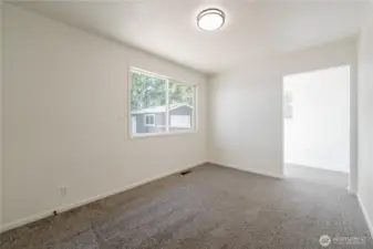 2nd Bedroom w/ Walk-in Closet