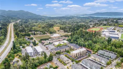 Close to I5 for an easy commute