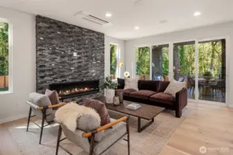 Photos of previously staged hom.