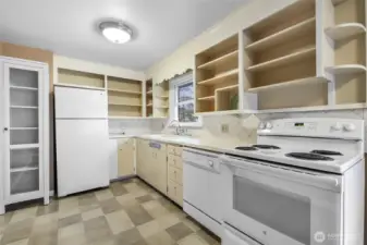 Kitchen w/lots of cabinetry & pantry cupboard