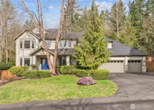 Welcome home to Fallbrooke Lake of the Woods East.