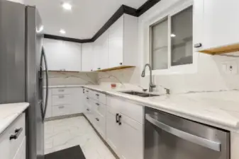 Quartz countertops with modern cabinetry