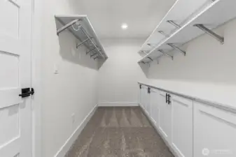 Walk-in Closet