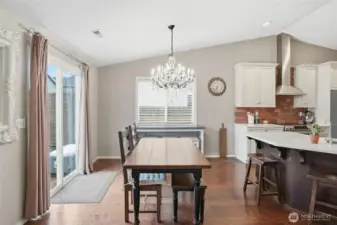 Dinging room and eat bar