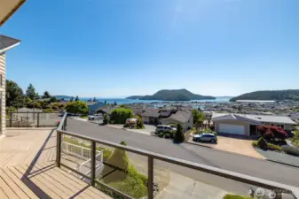 Bradley Dr is the street below...