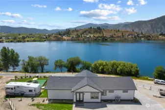 Expansive views of Wapato Lk