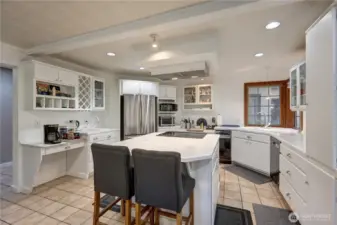 Spacious Island Kitchen