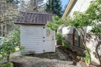 Potting shed gives you an early start on Spring Planting.