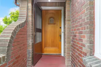 This lovingly maintained home gives you all the Tudor feels: drenched in mahogany, peek-a-boo door in pristine front door, arches, coves, lovely original millwork.