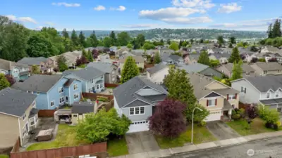 A dream location, just minutes from I-405, Hwy 167, Boeing, The Landing, and more