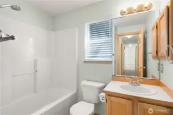 Upstairs Main Full Bath