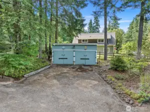 Detached garage