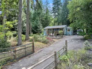 Lengthy driveway with turn around space