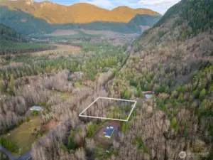 this parcel offers easy access to fishing, swimming, nature walks, and year-round outdoor recreation.