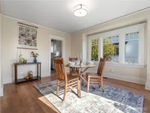 Easy access to the kitchen when serving your guests.