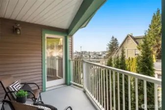 All season covered balcony w/ Space Needle views!