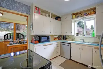 All SS appliances stay.