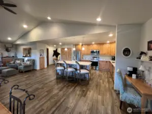 To Island/Kitchen