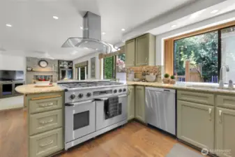 For the serious cook, a 6-burner double oven Dacor range with glass range hood.