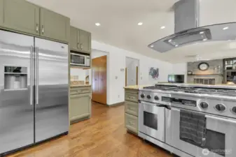 All stainless appliances. Abundant storage including pantry area.
