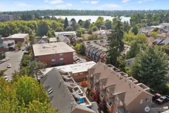 Green Lake is just 1 1/2 blocks away! 91 walk score! 92 bike score! Walk to everywhere from here including light rail! Only minutes to downtown, UW, Amazon, and 520.