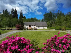 This home is ready for it's new owners to customize this home to their style!