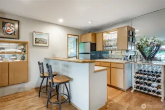 Bar area with refrigerator