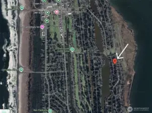 Easy access to Duck Lake, downtown amenities, and Ocean Shores Beach!