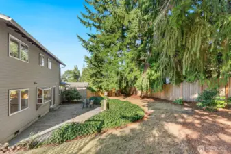 Private fully fenced back yard.