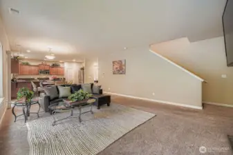 Let's take this tour upstairs for more amazing features!