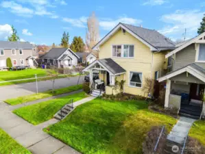 Welcoming curb appeal with timeless North Everett character