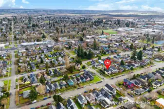 Close to downtown Everett dining and shops