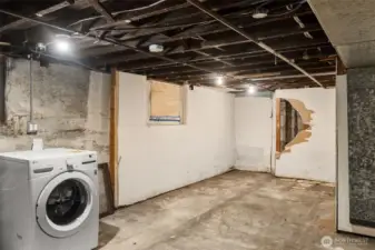 Bonus space with window to create more functional living space.