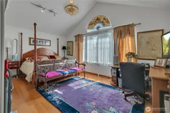 Large upstairs bedroom