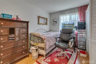 Second upstairs bedroom