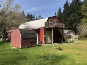 310 barn with apartment above