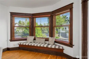 Craftsman window bench
