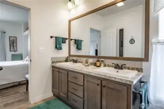 Main bath with double sinks