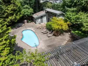 Here is an aerial view of the outdoor swimming pool and the clubhouse. You will spend lots of time here in the warm weather ahead.
