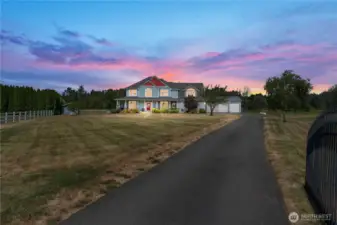 This exquisite home is situated on 4.5 acres in the prestigious Majestic View Estates offering 3400 square feet of thoughtfully designed living space, this home boasts four very spacious bedrooms and 3.5 bathrooms. Enjoy breathtaking mountain views! The property includes an attached 3 car garage, a detached 2 bay shop, and convenient RV storage! Set in a neighborhood of similar high-end home, this property truly stands out as an exceptional residence that combines elegant design, expansive land, and premium amenities for the ultimate in comfort and privacy!