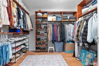 Very spacious primary walk-in closet