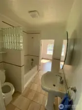 JackandJill Full Bath