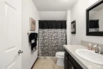 2nd Floor Full bathroom
