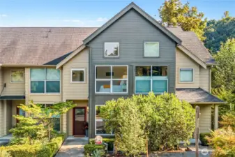 This townhome greets you with cute little front patio, perfect for drinking your coffee and saying hello to the neighbors on a sunny weekend morning!