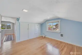 The built in's add the classic touch and fees up space for lots of furniture.