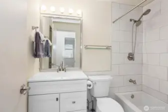 Full bathroom, main floor