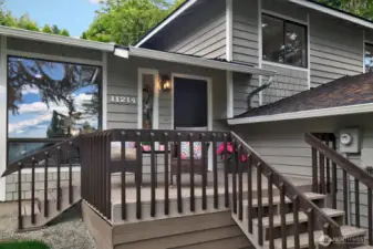 Inviting front deck with sittings to enjoy Lake WA views